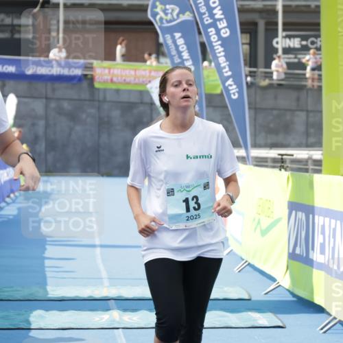 10.08.2025 - GEWOBA Citytriathlon Bremen H.Heesch http://msf.ph/oto/8552272 10.08.2025 11:52:59 Ziel 13 meine-sportfotos.de