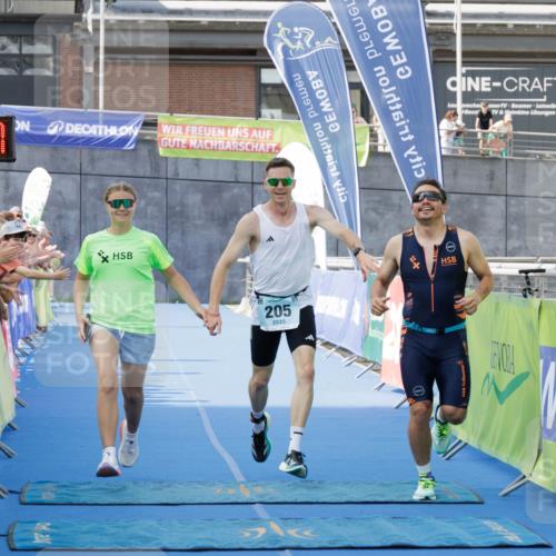 10.08.2025 - GEWOBA Citytriathlon Bremen H.Heesch http://msf.ph/oto/8552273 10.08.2025 11:15:59 Ziel 205 meine-sportfotos.de