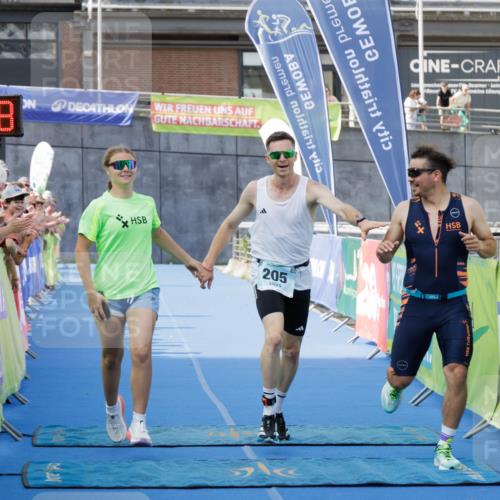 10.08.2025 - GEWOBA Citytriathlon Bremen H.Heesch http://msf.ph/oto/8552275 10.08.2025 11:15:59 Ziel 205 meine-sportfotos.de