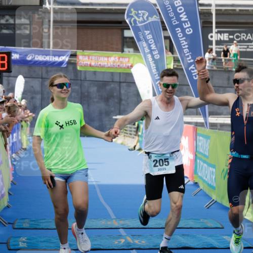 10.08.2025 - GEWOBA Citytriathlon Bremen H.Heesch http://msf.ph/oto/8552282 10.08.2025 11:16:00 Ziel 205 meine-sportfotos.de