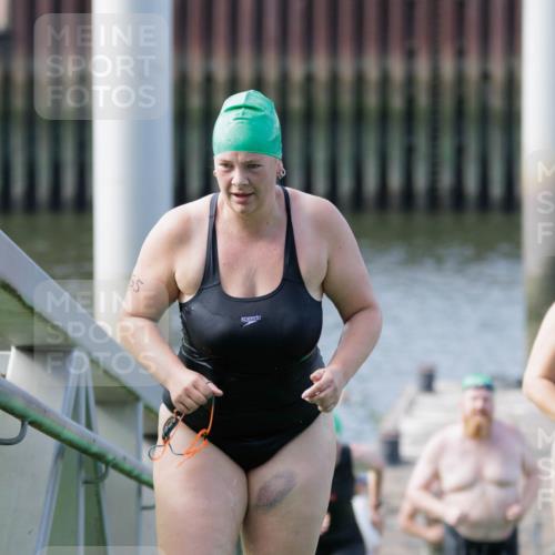 10.08.2025 - GEWOBA Citytriathlon Bremen H.Heesch http://msf.ph/oto/8552283 10.08.2025 10:28:07 Schwimmen 35, 47, 165, 211, 221 meine-sportfotos.de