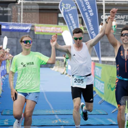 10.08.2025 - GEWOBA Citytriathlon Bremen H.Heesch http://msf.ph/oto/8552284 10.08.2025 11:16:00 Ziel 205 meine-sportfotos.de