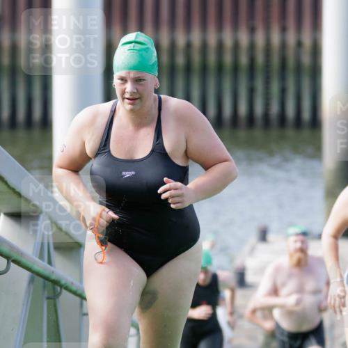 10.08.2025 - GEWOBA Citytriathlon Bremen H.Heesch http://msf.ph/oto/8552285 10.08.2025 10:28:07 Schwimmen 35, 47, 165, 211, 221 meine-sportfotos.de
