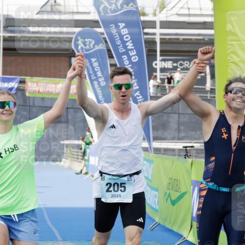 10.08.2025 - GEWOBA Citytriathlon Bremen H.Heesch http://msf.ph/oto/8552287 10.08.2025 11:16:00 Ziel 205 meine-sportfotos.de
