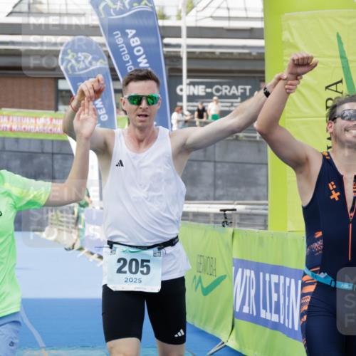10.08.2025 - GEWOBA Citytriathlon Bremen H.Heesch http://msf.ph/oto/8552288 10.08.2025 11:16:01 Ziel 205 meine-sportfotos.de