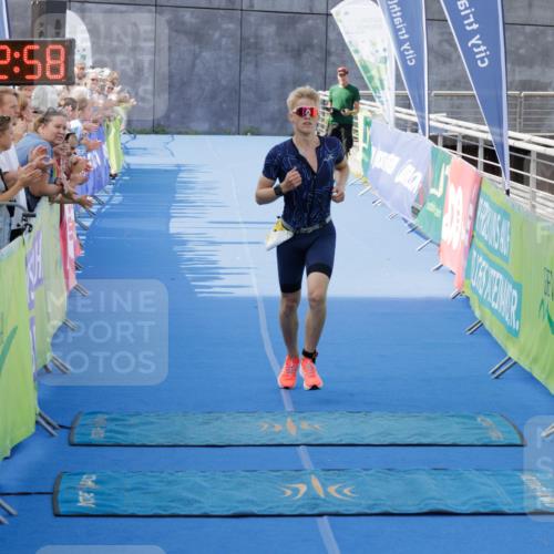 10.08.2025 - GEWOBA Citytriathlon Bremen H.Heesch http://msf.ph/oto/8552291 10.08.2025 11:16:39 Ziel 351 meine-sportfotos.de