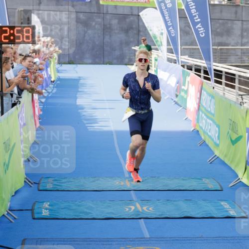 10.08.2025 - GEWOBA Citytriathlon Bremen H.Heesch http://msf.ph/oto/8552294 10.08.2025 11:16:40 Ziel 351 meine-sportfotos.de