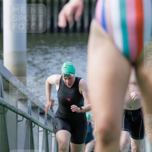10.08.2025 - GEWOBA Citytriathlon Bremen H.Heesch http://msf.ph/oto/8552302 10.08.2025 10:28:10 Schwimmen 35, 47, 65, 165, 211, 221, 233, 361 meine-sportfotos.de