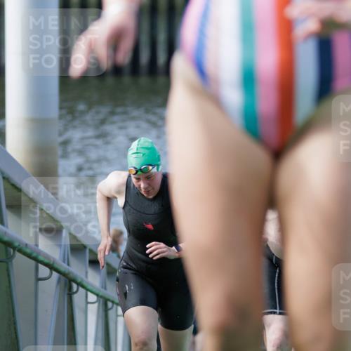 10.08.2025 - GEWOBA Citytriathlon Bremen H.Heesch http://msf.ph/oto/8552304 10.08.2025 10:28:10 Schwimmen 35, 47, 65, 165, 211, 221, 233, 361 meine-sportfotos.de