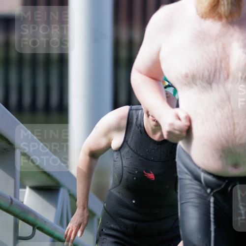 10.08.2025 - GEWOBA Citytriathlon Bremen H.Heesch http://msf.ph/oto/8552311 10.08.2025 10:28:12 Schwimmen 35, 47, 65, 165, 211, 221, 233, 237, 361 meine-sportfotos.de