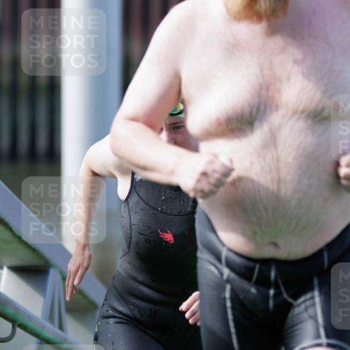 10.08.2025 - GEWOBA Citytriathlon Bremen H.Heesch http://msf.ph/oto/8552314 10.08.2025 10:28:12 Schwimmen 35, 47, 65, 165, 211, 221, 233, 237, 361 meine-sportfotos.de