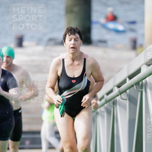 10.08.2025 - GEWOBA Citytriathlon Bremen H.Heesch http://msf.ph/oto/8552315 10.08.2025 10:28:17 Schwimmen 47, 65, 119, 215, 221, 233, 237, 361 meine-sportfotos.de