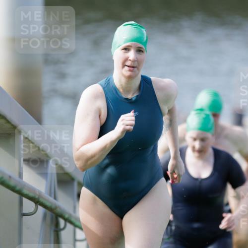 10.08.2025 - GEWOBA Citytriathlon Bremen H.Heesch http://msf.ph/oto/8552322 10.08.2025 10:28:18 Schwimmen 47, 57, 65, 119, 215, 221, 233, 237, 361 meine-sportfotos.de