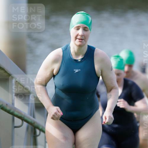 10.08.2025 - GEWOBA Citytriathlon Bremen H.Heesch http://msf.ph/oto/8552327 10.08.2025 10:28:18 Schwimmen 47, 57, 65, 119, 215, 221, 233, 237, 361 meine-sportfotos.de