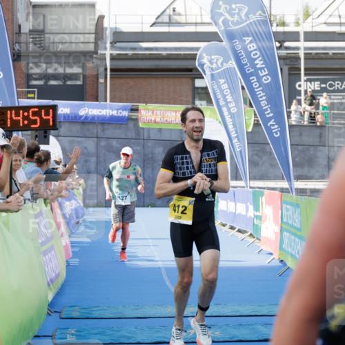 10.08.2025 - GEWOBA Citytriathlon Bremen H.Heesch http://msf.ph/oto/8552328 10.08.2025 11:18:36 Ziel 105, 127, 412 meine-sportfotos.de