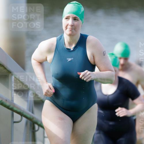 10.08.2025 - GEWOBA Citytriathlon Bremen H.Heesch http://msf.ph/oto/8552329 10.08.2025 10:28:18 Schwimmen 47, 57, 65, 119, 215, 221, 233, 237, 361 meine-sportfotos.de