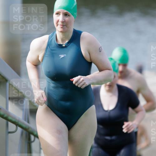 10.08.2025 - GEWOBA Citytriathlon Bremen H.Heesch http://msf.ph/oto/8552332 10.08.2025 10:28:18 Schwimmen 47, 57, 65, 119, 215, 221, 233, 237, 361 meine-sportfotos.de