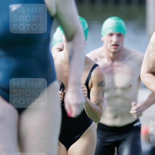 10.08.2025 - GEWOBA Citytriathlon Bremen H.Heesch http://msf.ph/oto/8552336 10.08.2025 10:28:20 Schwimmen 57, 65, 119, 215, 233, 237, 361, 410 meine-sportfotos.de