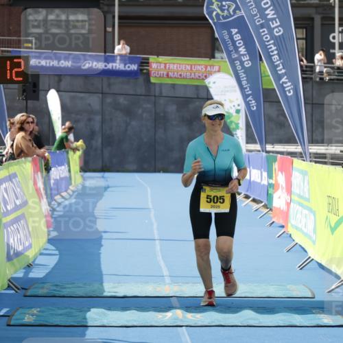 10.08.2025 - GEWOBA Citytriathlon Bremen H.Heesch http://msf.ph/oto/8552340 10.08.2025 12:03:54 Ziel 505 meine-sportfotos.de