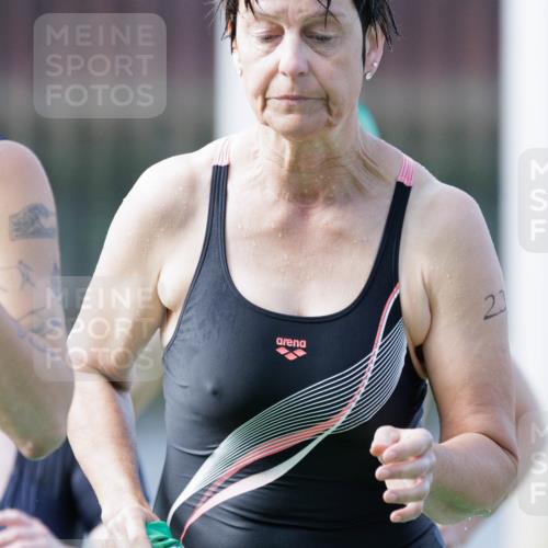 10.08.2025 - GEWOBA Citytriathlon Bremen H.Heesch http://msf.ph/oto/8552342 10.08.2025 10:28:21 Schwimmen 57, 65, 119, 215, 233, 237, 361, 410 meine-sportfotos.de