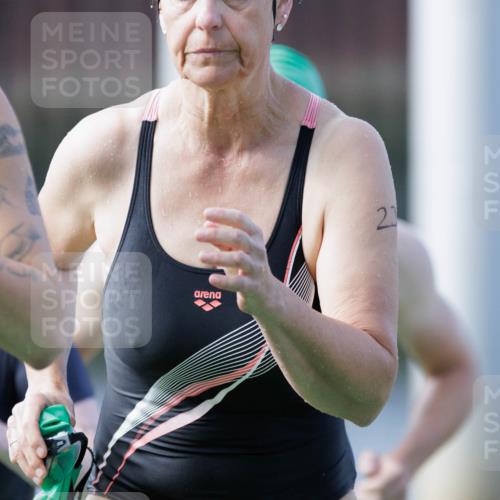 10.08.2025 - GEWOBA Citytriathlon Bremen H.Heesch http://msf.ph/oto/8552344 10.08.2025 10:28:21 Schwimmen 57, 65, 119, 215, 233, 237, 361, 410 meine-sportfotos.de