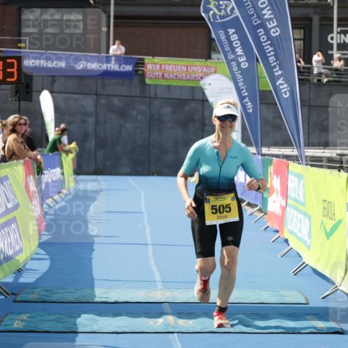 10.08.2025 - GEWOBA Citytriathlon Bremen H.Heesch http://msf.ph/oto/8552346 10.08.2025 12:03:54 Ziel 505 meine-sportfotos.de