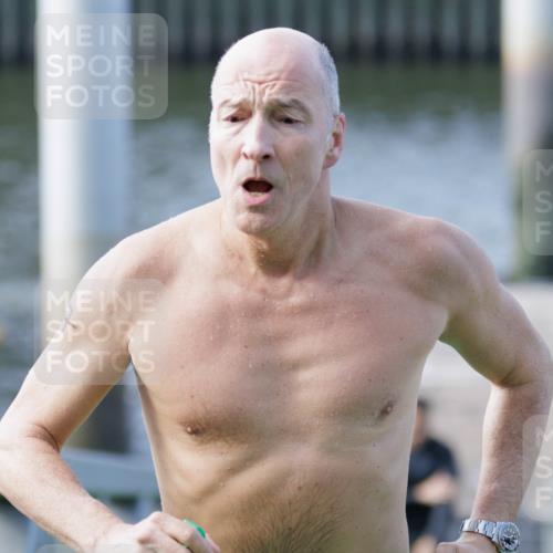 10.08.2025 - GEWOBA Citytriathlon Bremen H.Heesch http://msf.ph/oto/8552347 10.08.2025 10:28:26 Schwimmen 57, 119, 197, 215, 237, 410 meine-sportfotos.de