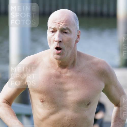 10.08.2025 - GEWOBA Citytriathlon Bremen H.Heesch http://msf.ph/oto/8552349 10.08.2025 10:28:26 Schwimmen 57, 119, 197, 215, 237, 410 meine-sportfotos.de