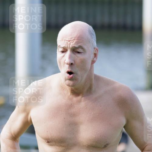 10.08.2025 - GEWOBA Citytriathlon Bremen H.Heesch http://msf.ph/oto/8552351 10.08.2025 10:28:27 Schwimmen 57, 119, 197, 215, 237, 410 meine-sportfotos.de