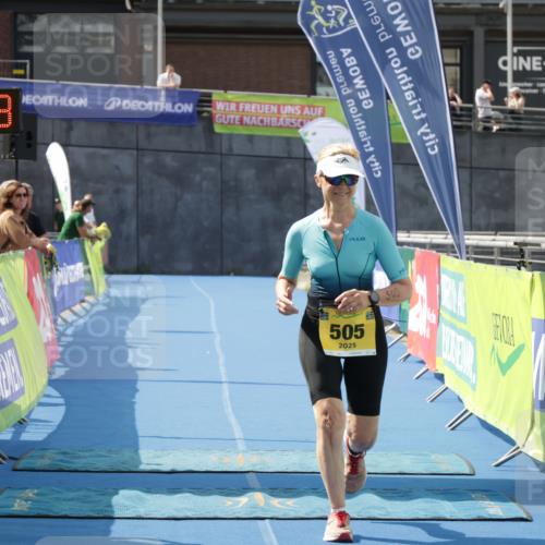 10.08.2025 - GEWOBA Citytriathlon Bremen H.Heesch http://msf.ph/oto/8552352 10.08.2025 12:03:54 Ziel 505 meine-sportfotos.de