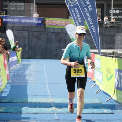 10.08.2025 - GEWOBA Citytriathlon Bremen H.Heesch http://msf.ph/oto/8552357 10.08.2025 12:03:54 Ziel 505 meine-sportfotos.de