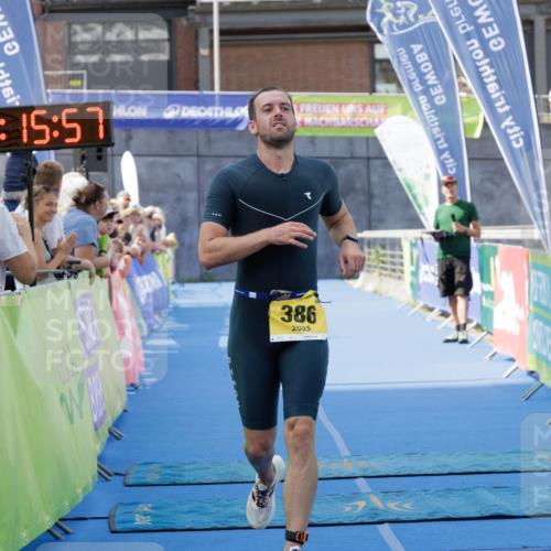 10.08.2025 - GEWOBA Citytriathlon Bremen H.Heesch http://msf.ph/oto/8552359 10.08.2025 11:19:39 Ziel 386 meine-sportfotos.de