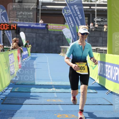 10.08.2025 - GEWOBA Citytriathlon Bremen H.Heesch http://msf.ph/oto/8552362 10.08.2025 12:03:55 Ziel 505 meine-sportfotos.de