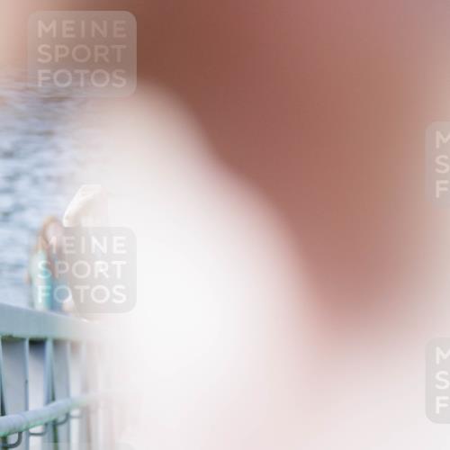 10.08.2025 - GEWOBA Citytriathlon Bremen H.Heesch http://msf.ph/oto/8552363 10.08.2025 10:28:32 Schwimmen 57, 197, 410 meine-sportfotos.de