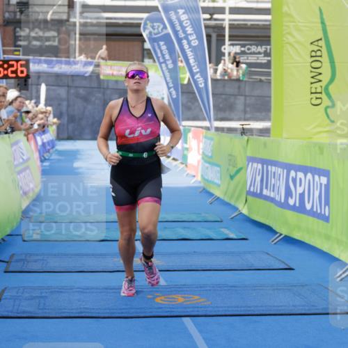 10.08.2025 - GEWOBA Citytriathlon Bremen H.Heesch http://msf.ph/oto/8552366 10.08.2025 11:20:08 Ziel 438 meine-sportfotos.de