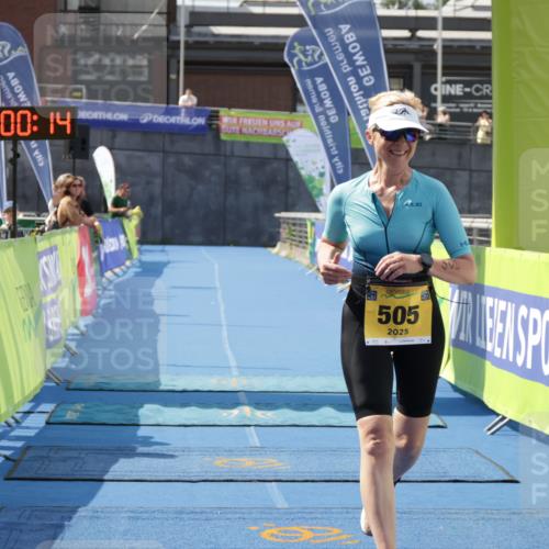 10.08.2025 - GEWOBA Citytriathlon Bremen H.Heesch http://msf.ph/oto/8552368 10.08.2025 12:03:56 Ziel 505 meine-sportfotos.de