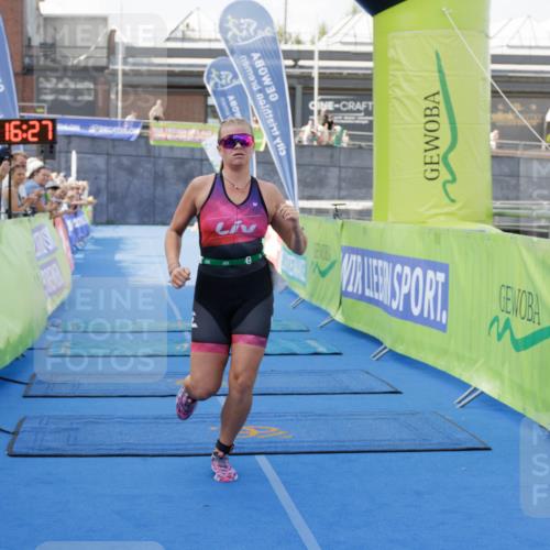 10.08.2025 - GEWOBA Citytriathlon Bremen H.Heesch http://msf.ph/oto/8552370 10.08.2025 11:20:08 Ziel 438 meine-sportfotos.de
