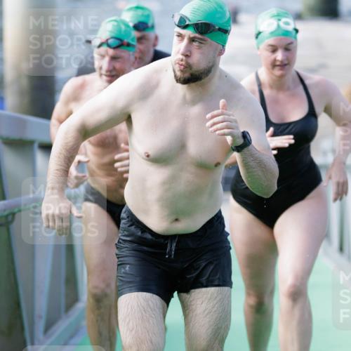 10.08.2025 - GEWOBA Citytriathlon Bremen H.Heesch http://msf.ph/oto/8552375 10.08.2025 10:28:45 Schwimmen 1, 139, 141, 143, 163, 229 meine-sportfotos.de