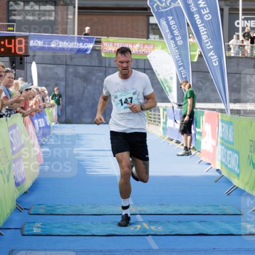 10.08.2025 - GEWOBA Citytriathlon Bremen H.Heesch http://msf.ph/oto/8552381 10.08.2025 11:20:29 Ziel 147 meine-sportfotos.de