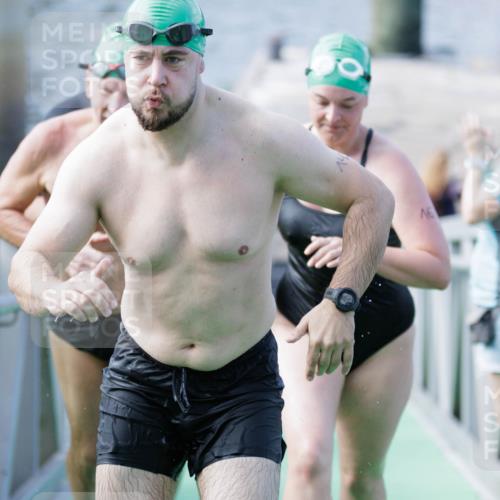 10.08.2025 - GEWOBA Citytriathlon Bremen H.Heesch http://msf.ph/oto/8552383 10.08.2025 10:28:45 Schwimmen 1, 139, 141, 143, 163, 229 meine-sportfotos.de