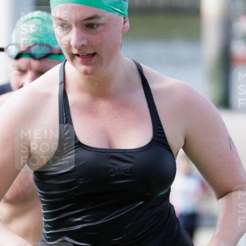10.08.2025 - GEWOBA Citytriathlon Bremen H.Heesch http://msf.ph/oto/8552389 10.08.2025 10:28:47 Schwimmen 1, 139, 141, 143, 163, 229 meine-sportfotos.de