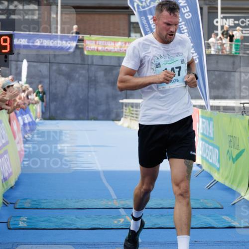 10.08.2025 - GEWOBA Citytriathlon Bremen H.Heesch http://msf.ph/oto/8552390 10.08.2025 11:20:30 Ziel 147 meine-sportfotos.de