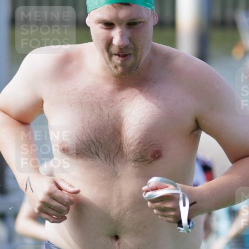 10.08.2025 - GEWOBA Citytriathlon Bremen H.Heesch http://msf.ph/oto/8552399 10.08.2025 10:28:50 Schwimmen 1, 79, 139, 141, 143, 163, 229 meine-sportfotos.de