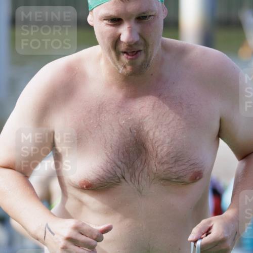 10.08.2025 - GEWOBA Citytriathlon Bremen H.Heesch http://msf.ph/oto/8552401 10.08.2025 10:28:50 Schwimmen 1, 79, 139, 141, 143, 163, 229 meine-sportfotos.de
