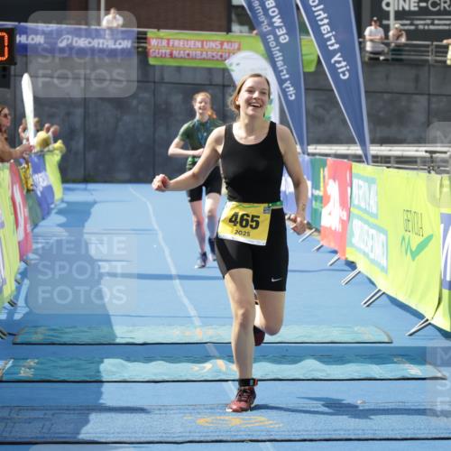 10.08.2025 - GEWOBA Citytriathlon Bremen H.Heesch http://msf.ph/oto/8552405 10.08.2025 12:05:31 Ziel 465 meine-sportfotos.de
