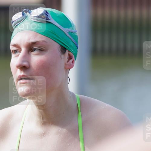 10.08.2025 - GEWOBA Citytriathlon Bremen H.Heesch http://msf.ph/oto/8552406 10.08.2025 10:28:53 Schwimmen 1, 11, 37, 39, 77, 79, 143, 229 meine-sportfotos.de