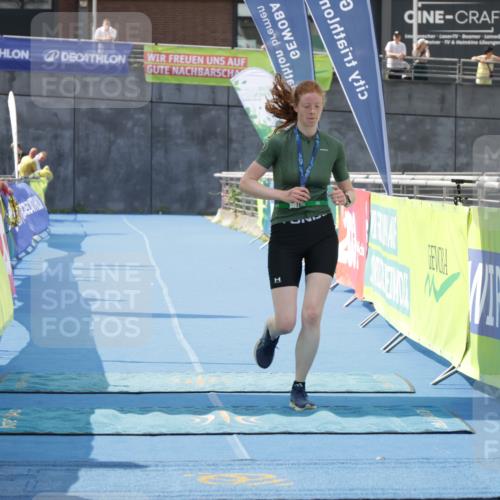 10.08.2025 - GEWOBA Citytriathlon Bremen H.Heesch http://msf.ph/oto/8552411 10.08.2025 12:05:34 Ziel 465 meine-sportfotos.de