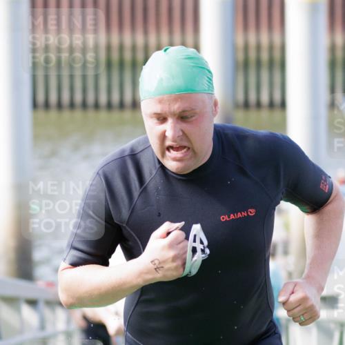 10.08.2025 - GEWOBA Citytriathlon Bremen H.Heesch http://msf.ph/oto/8552412 10.08.2025 10:28:58 Schwimmen 1, 11, 37, 39, 77, 79, 177, 195, 229 meine-sportfotos.de