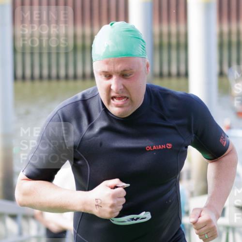 10.08.2025 - GEWOBA Citytriathlon Bremen H.Heesch http://msf.ph/oto/8552414 10.08.2025 10:28:58 Schwimmen 1, 11, 37, 39, 77, 79, 177, 195, 229 meine-sportfotos.de