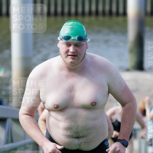 10.08.2025 - GEWOBA Citytriathlon Bremen H.Heesch http://msf.ph/oto/8552422 10.08.2025 10:29:00 Schwimmen 11, 37, 39, 77, 79, 177, 195 meine-sportfotos.de